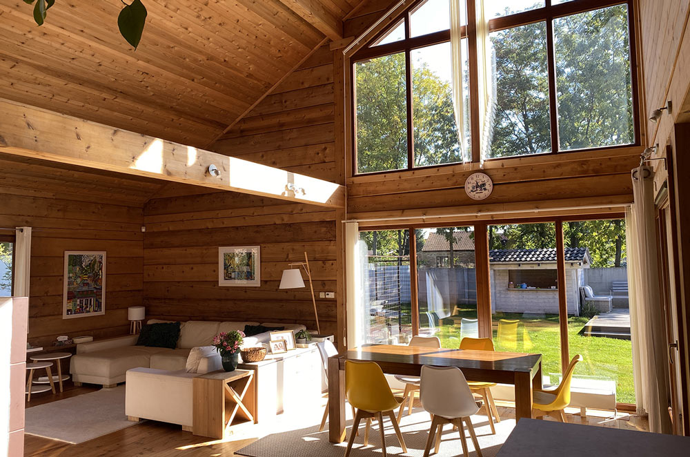 Interiér roubenky majitele firmy Cedar Home